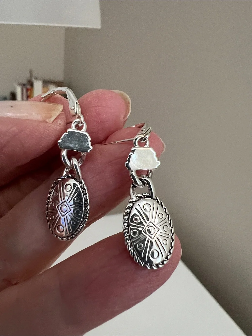 Vintage detailed oval
